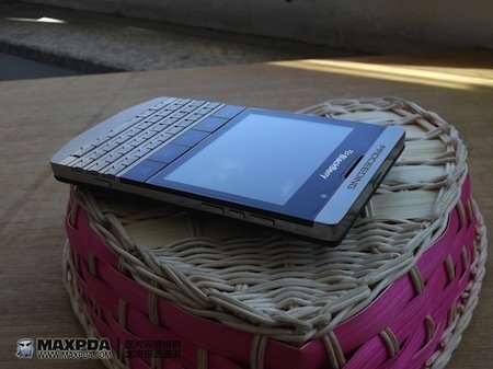 BlackBerry 9980 Knight