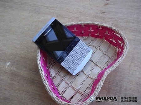 BlackBerry 9980 Knight