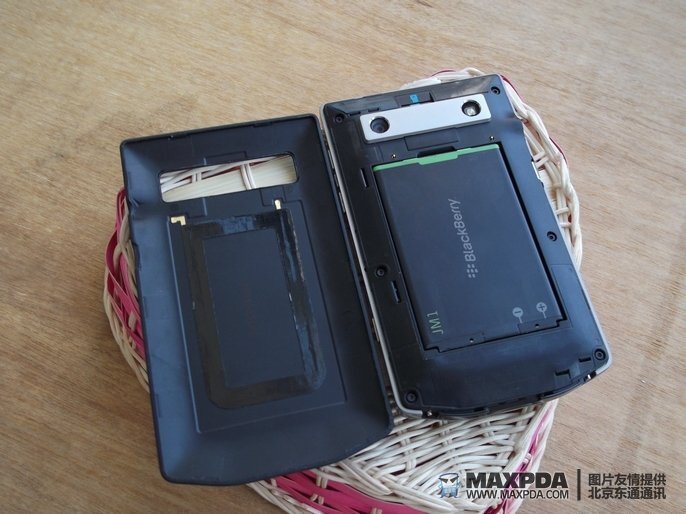 BlackBerry 9980 Knight