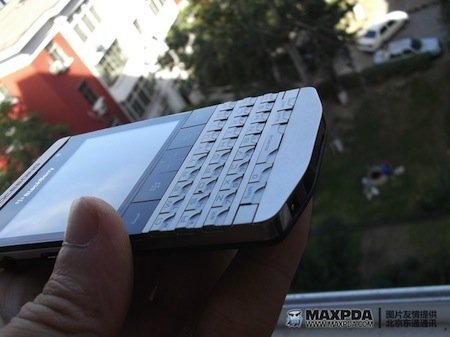 BlackBerry 9980 Knight