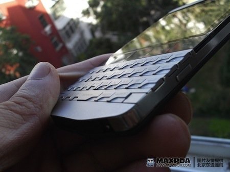 BlackBerry 9980 Knight