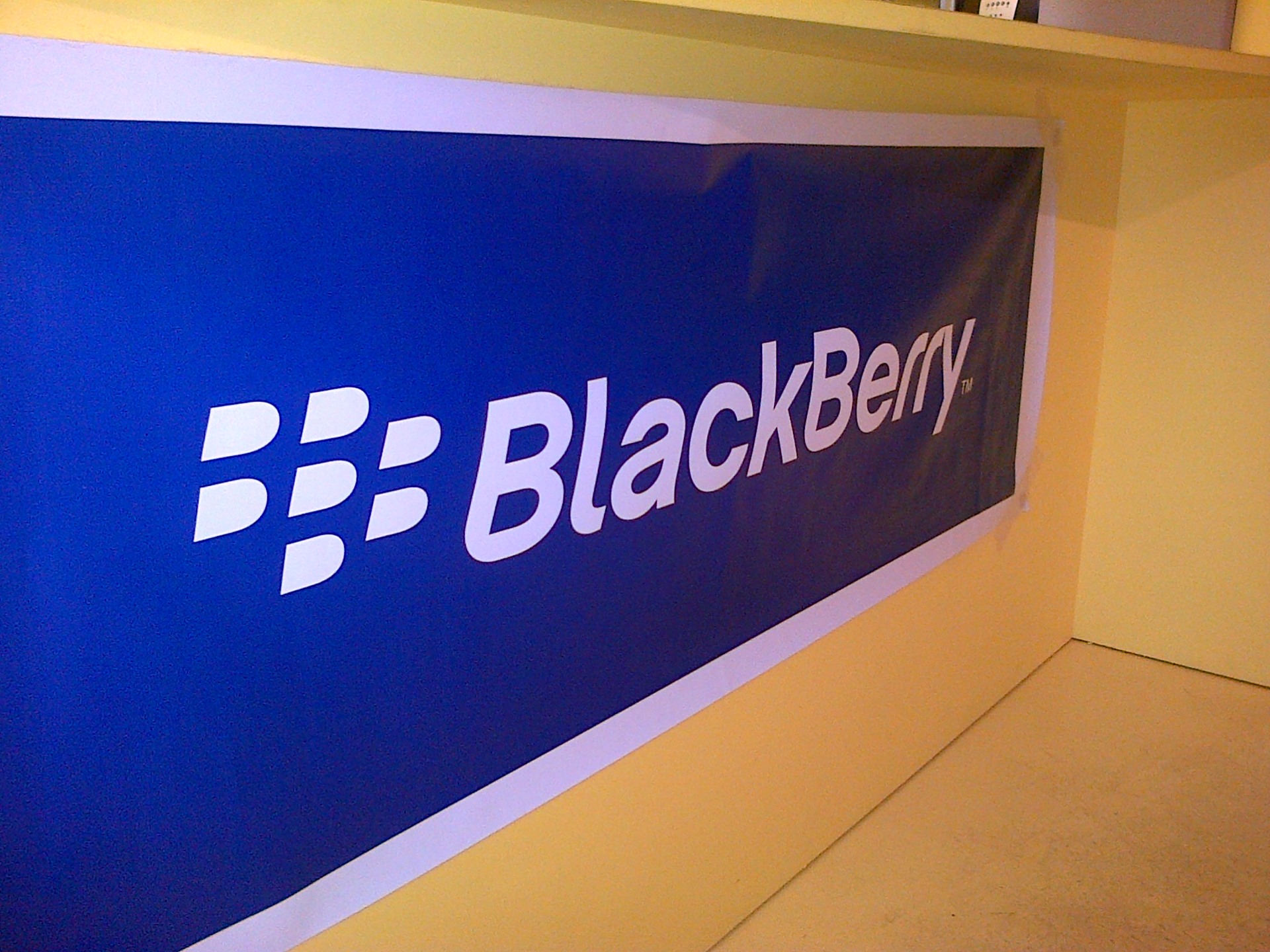 BlackBerry Curve 9320