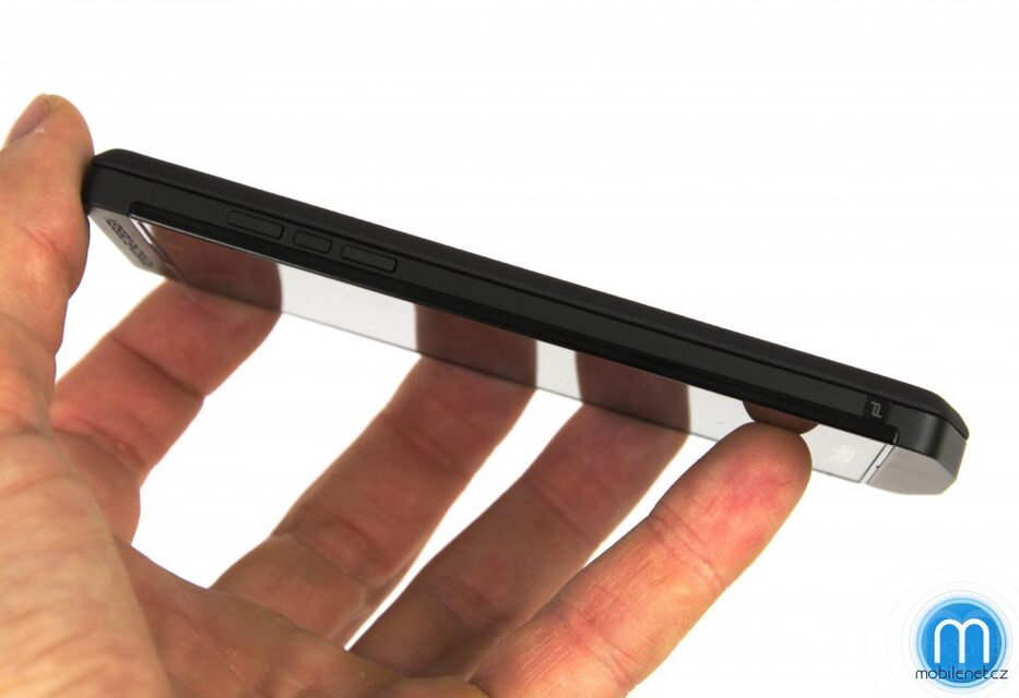 BlackBerry Porsche Design P’9982