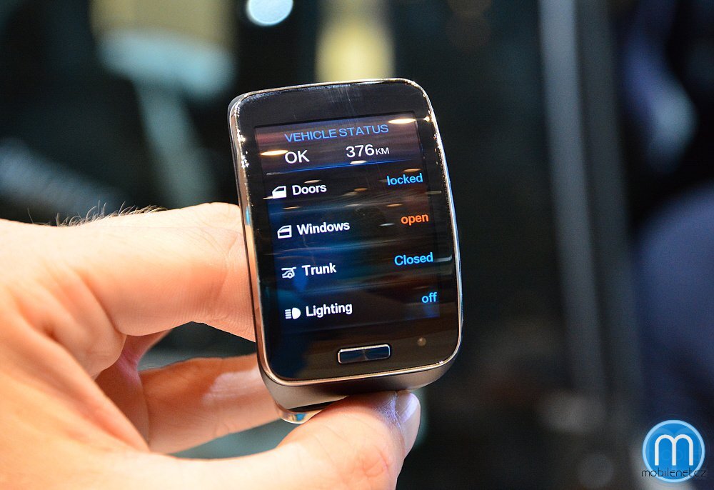 BMW i3 a Samsung Gear S