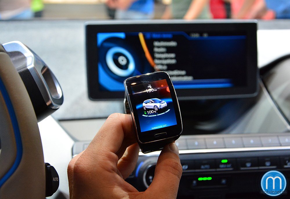 BMW i3 a Samsung Gear S