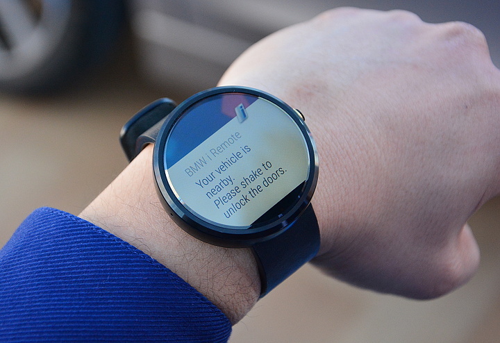 BMW i3 otevírání pomocí smartwatch