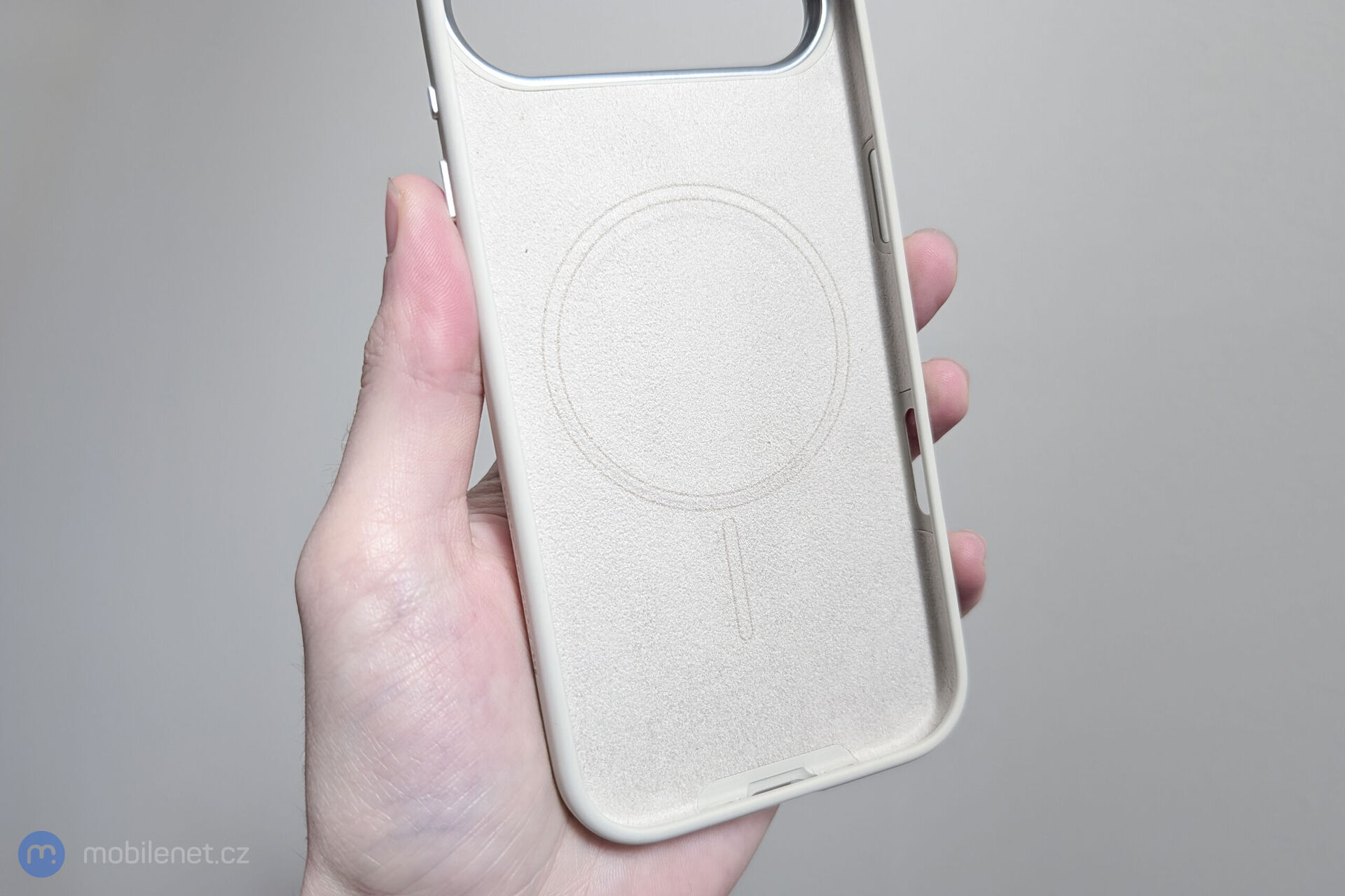 CARE by PanzerGlass Flow