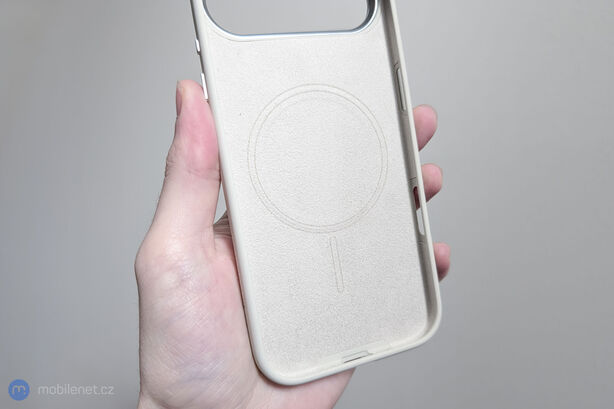 CARE by PanzerGlass Flow