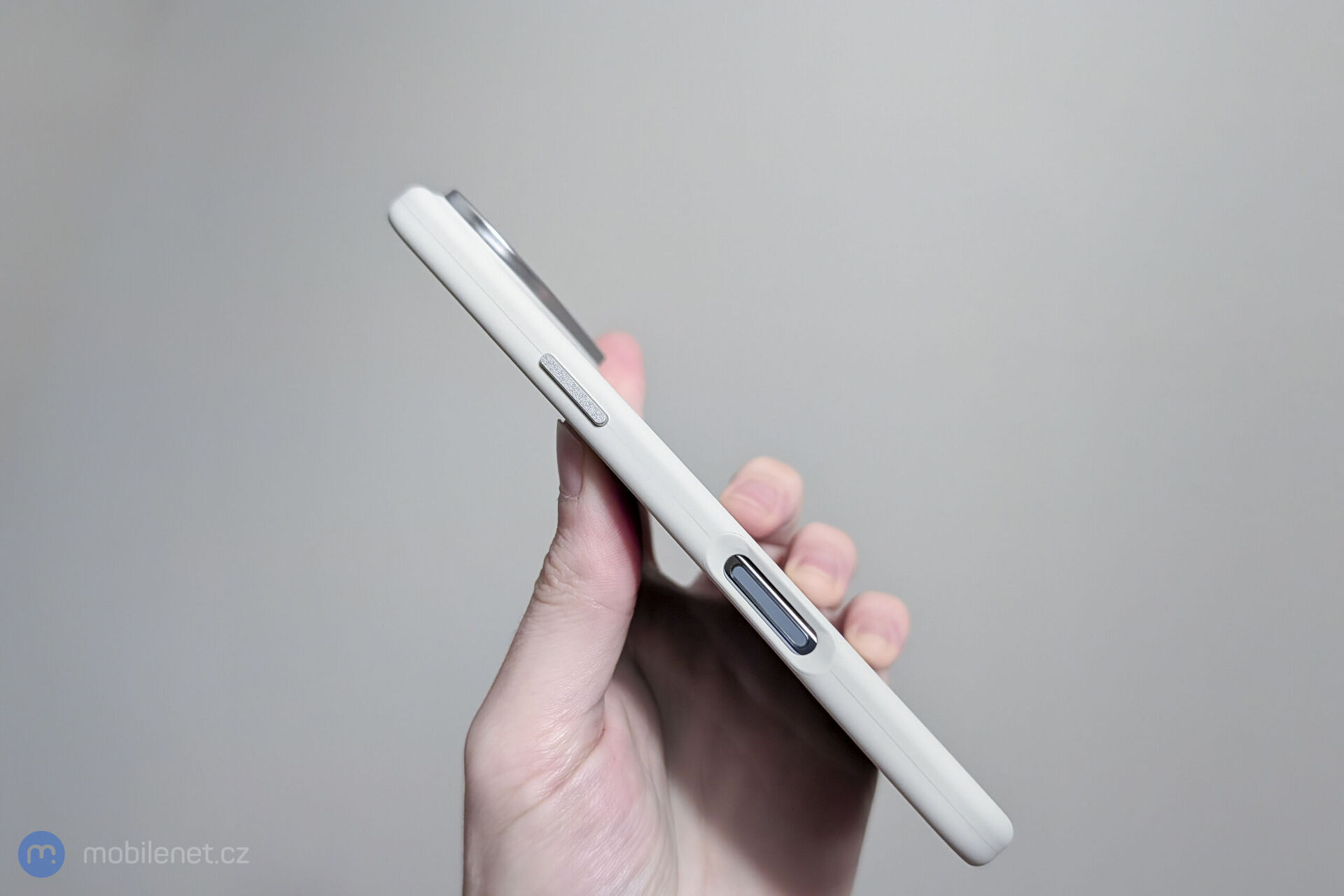 CARE by PanzerGlass Flow