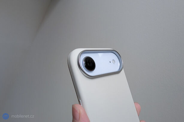 CARE by PanzerGlass Flow