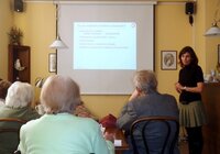 Česká pobočka Emporie radí seniorům \"jak na mobil\"