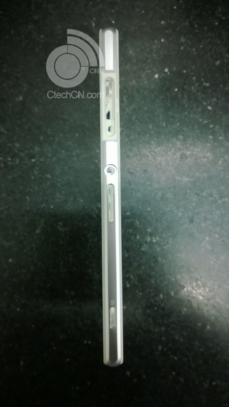 Chystaná Xperia s kovovým rámem