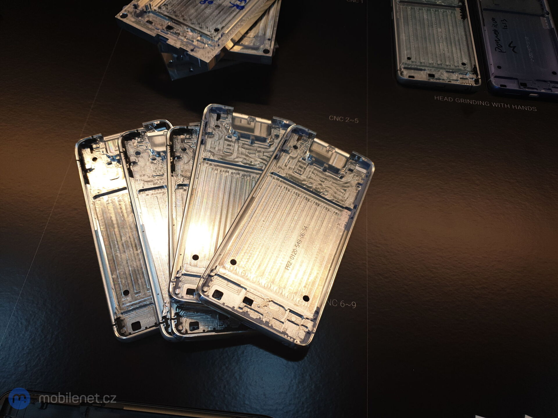 detail konstrukce rámu telefonu