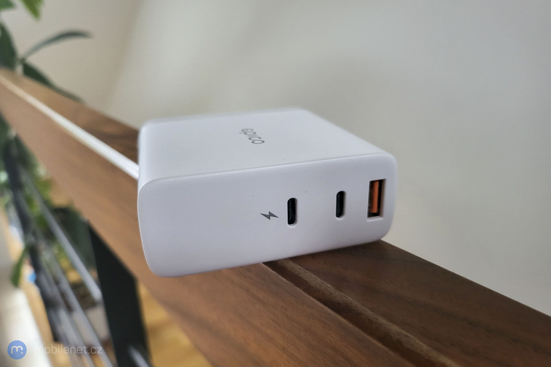 Epico 140W GAN CHARGER