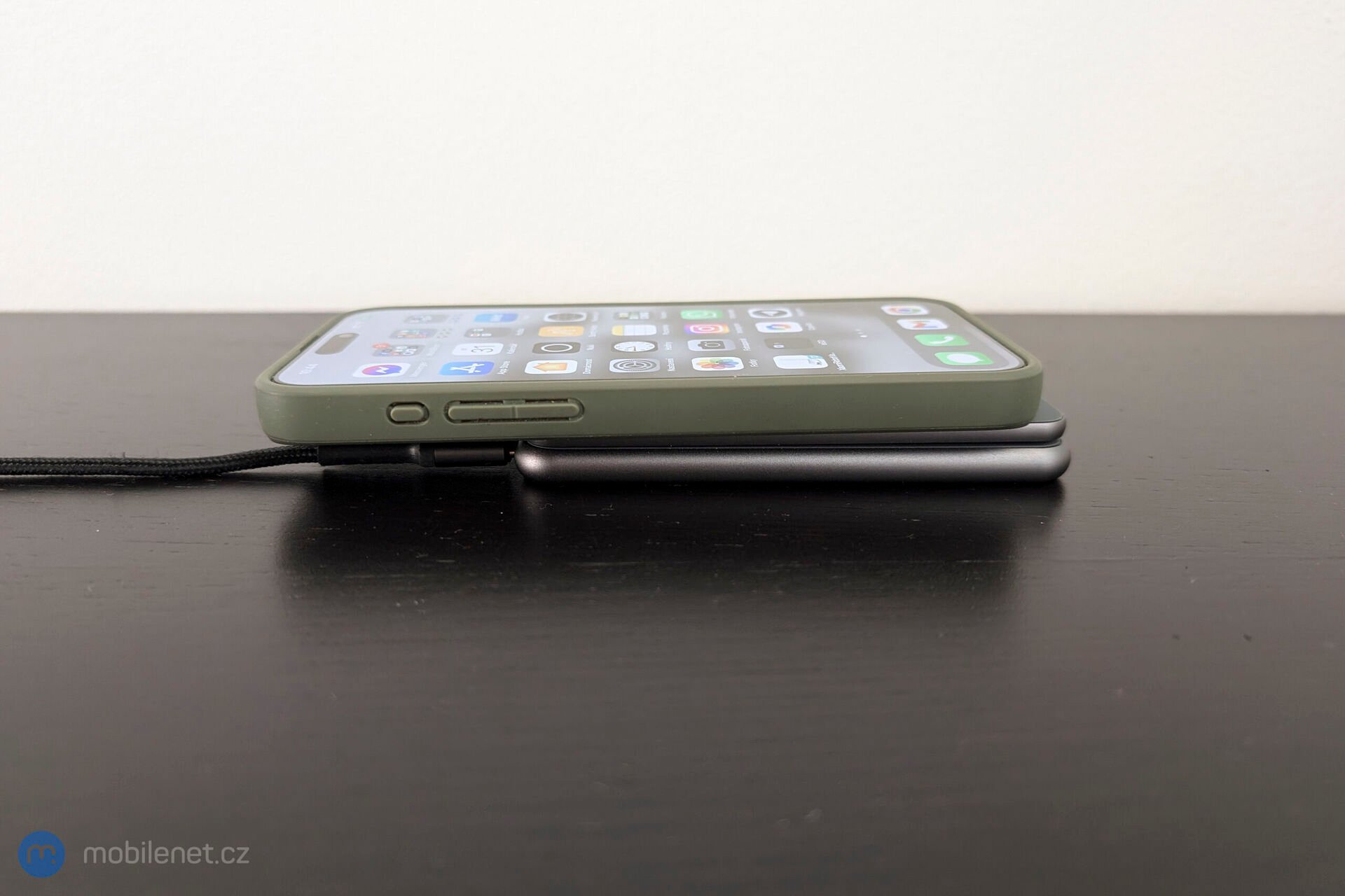 Epico Mag+ Foldable Charging Stand