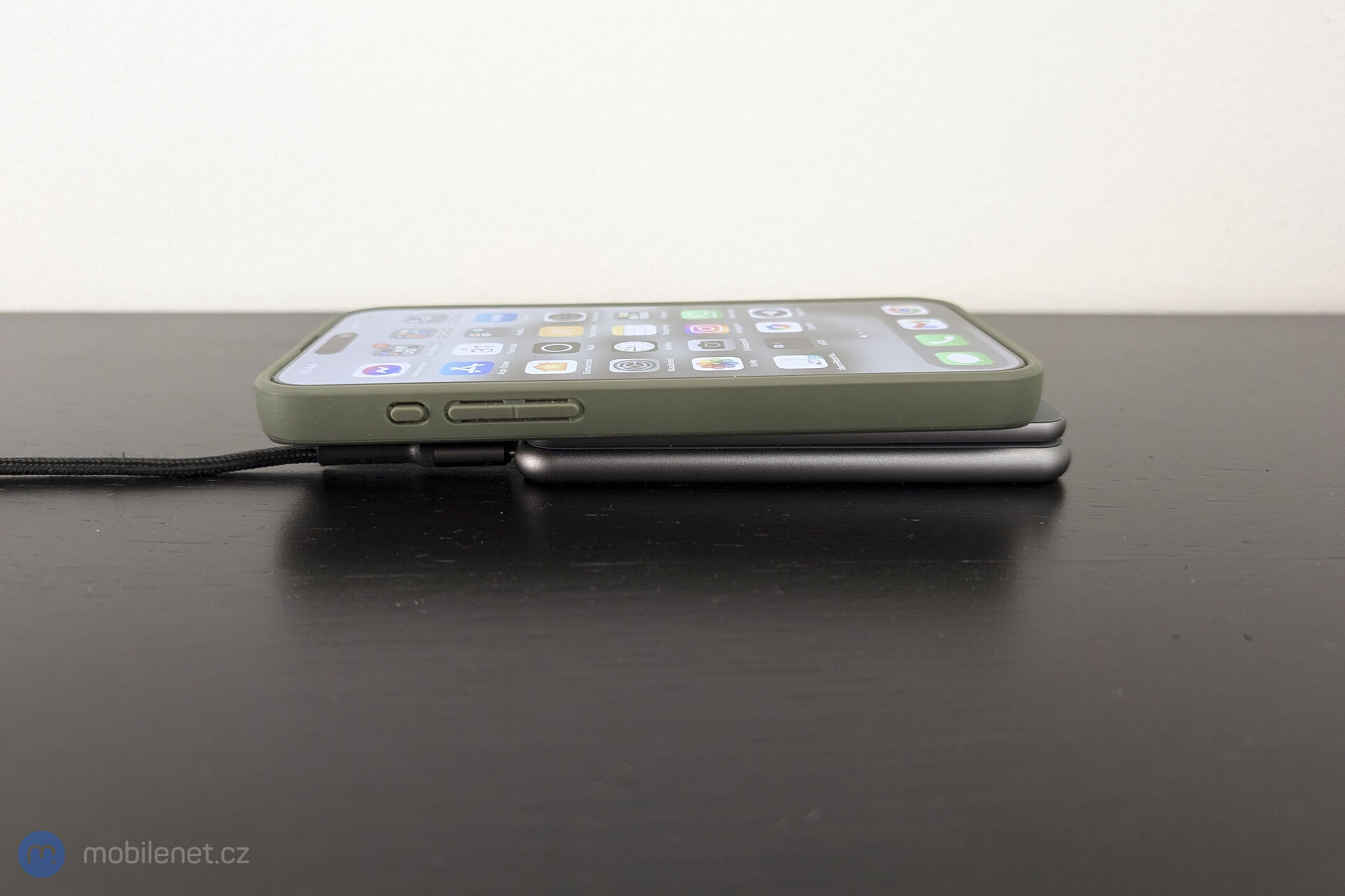 Epico Mag+ Foldable Charging Stand