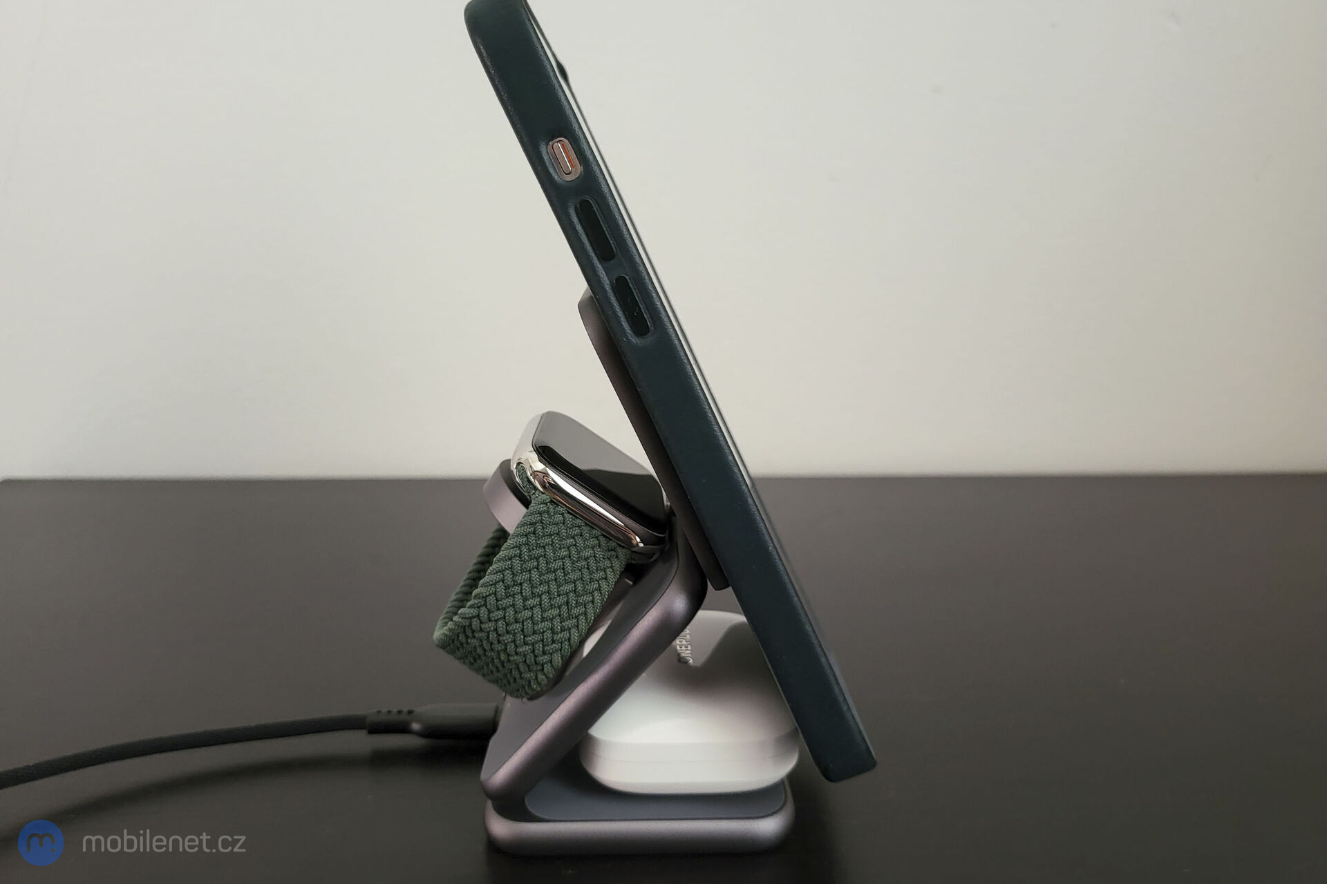 Epico Mag+ Foldable Wireless Charger