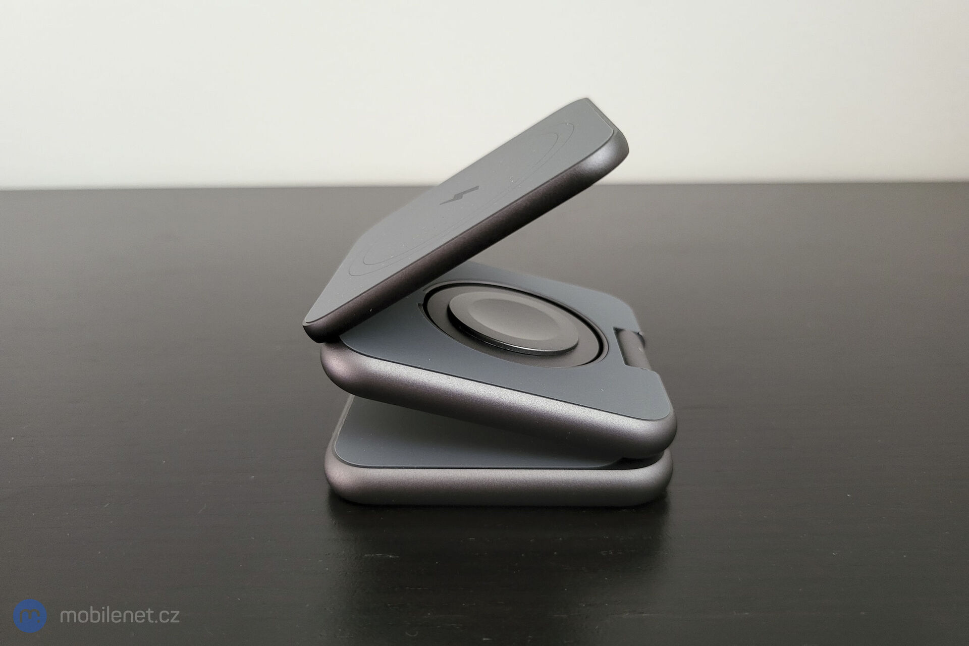 Epico Mag+ Foldable Wireless Charger