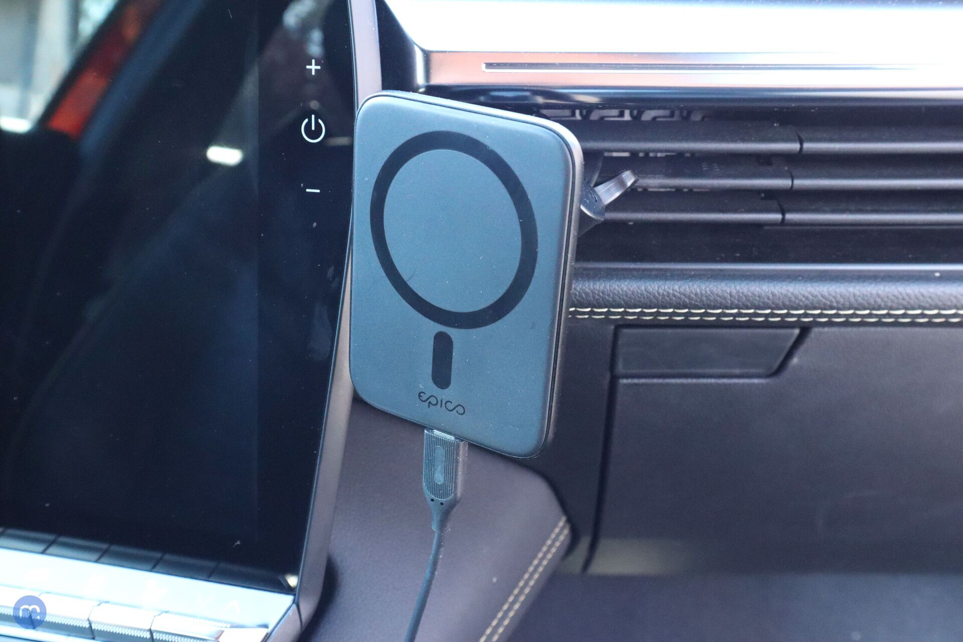 Epico Ultrathin Wireless Car Charger