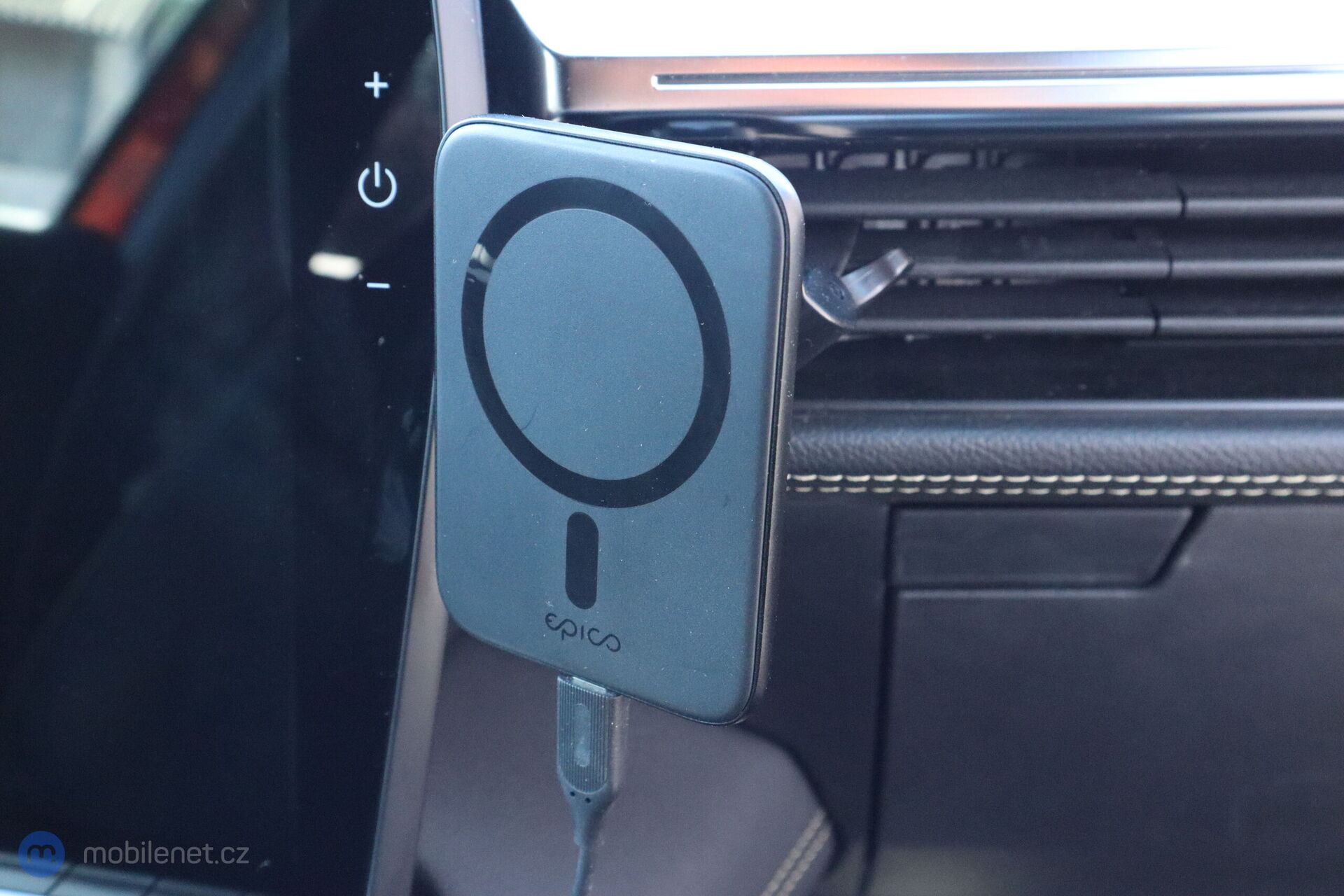 Epico Ultrathin Wireless Car Charger