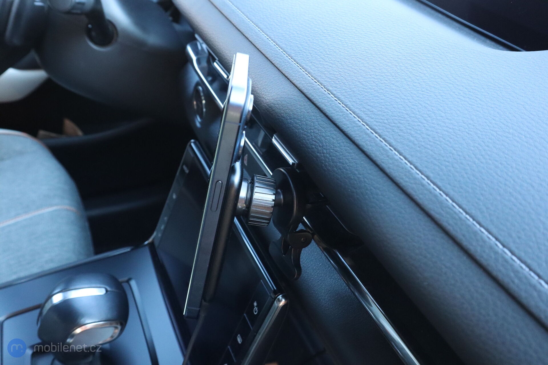 Epico Ultrathin Wireless Car Charger