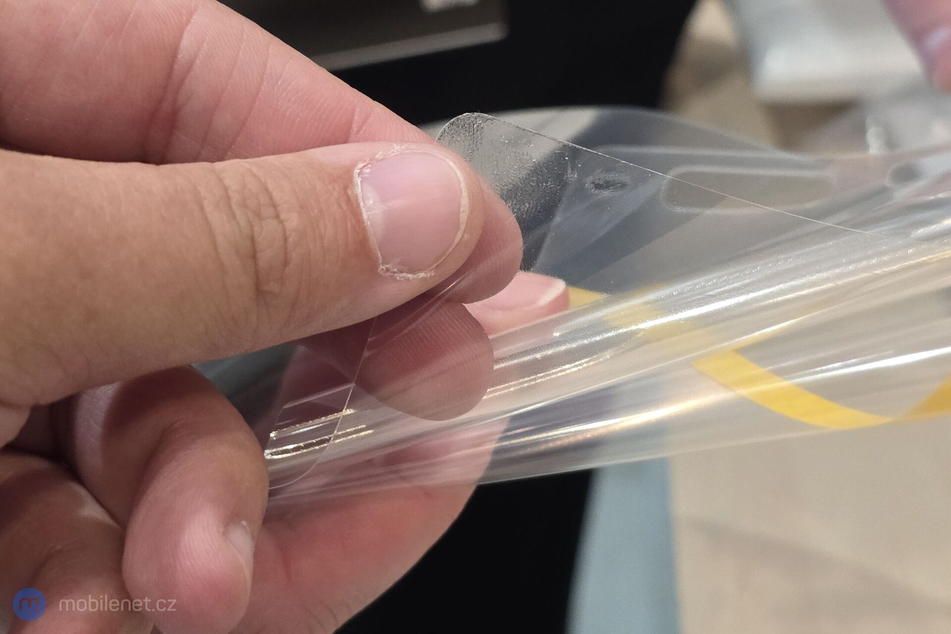 Extra tenké ochranné sklo pro ohebný displej iPhonu od Panzerglass