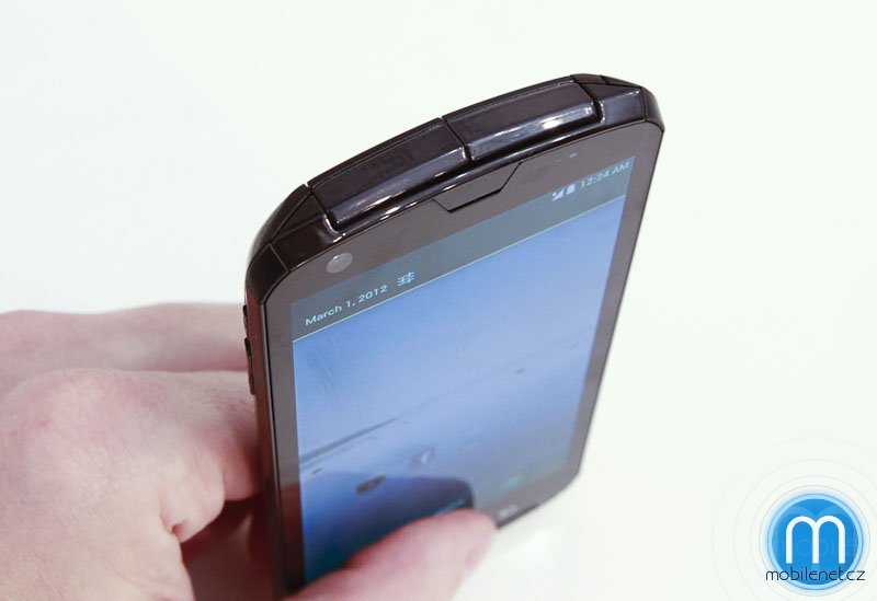 Fujitsu prototyp čtyřjádrového telefonu