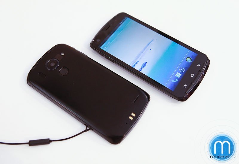 Fujitsu prototyp čtyřjádrového telefonu
