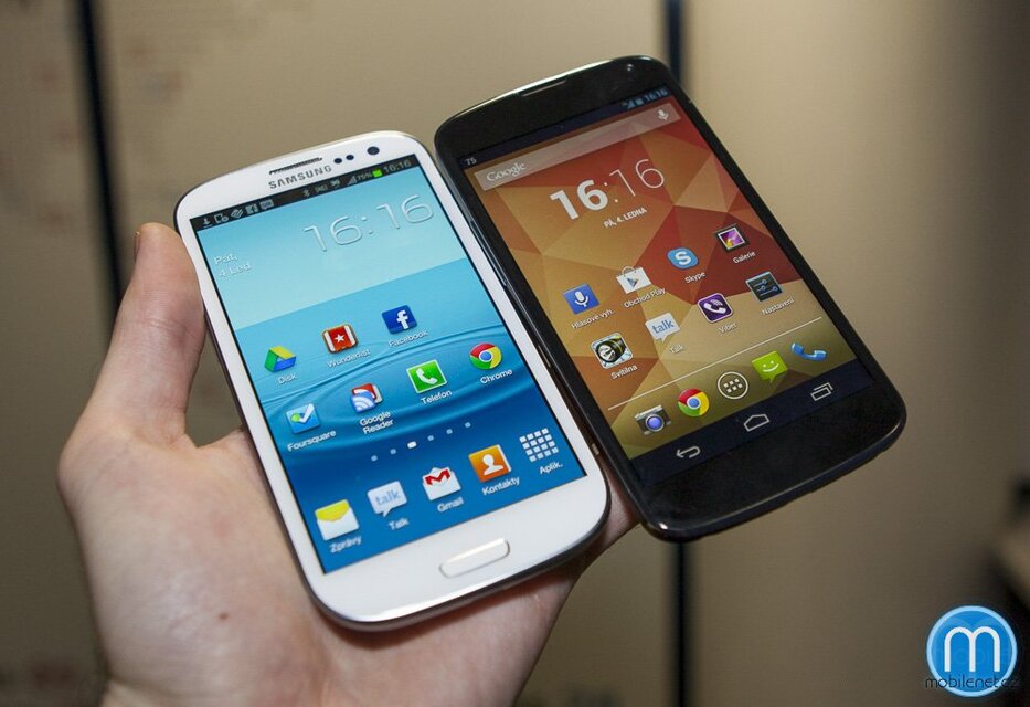 Google Nexus 4 a Samsung Galaxy S III