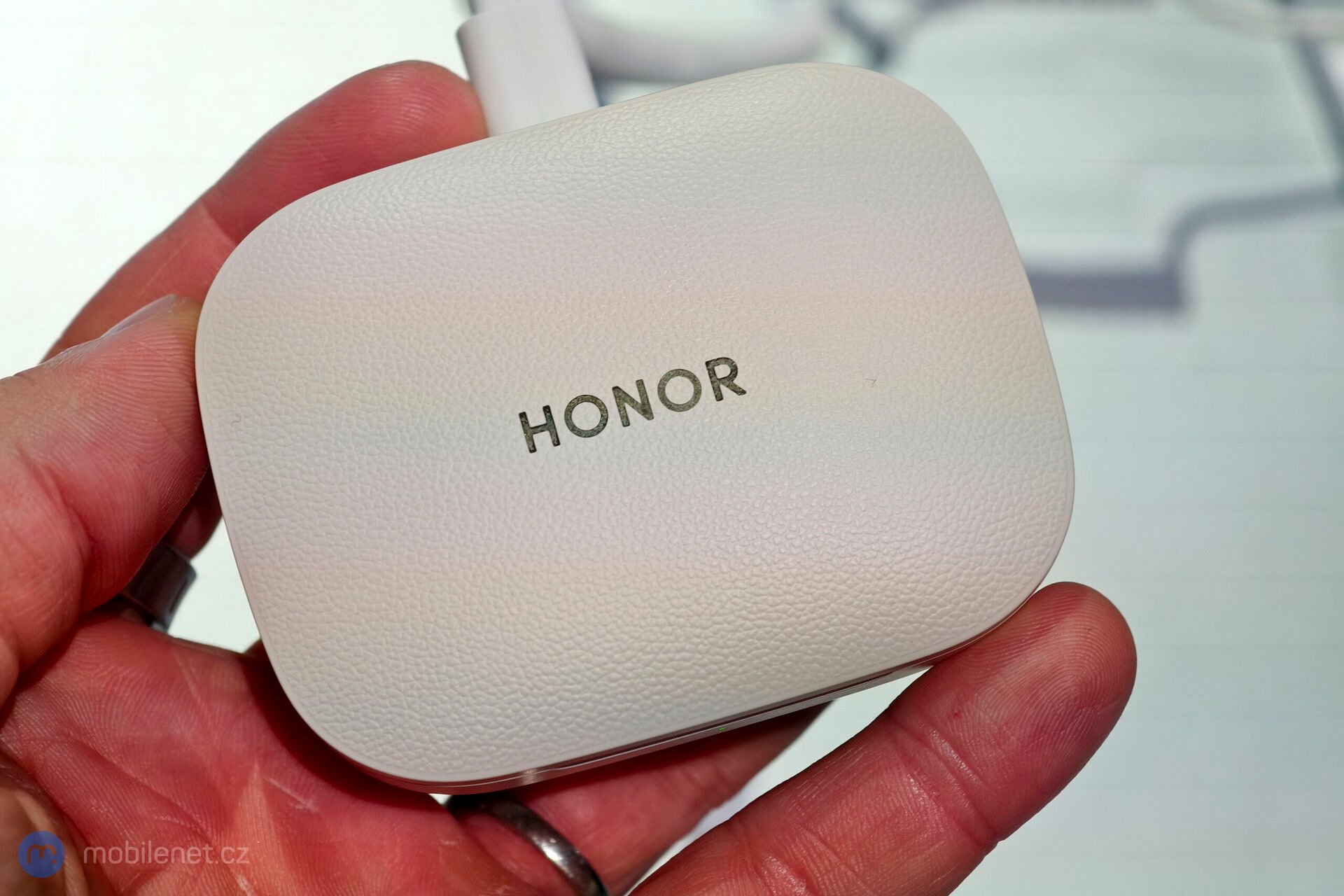 Honor Earbuds Open