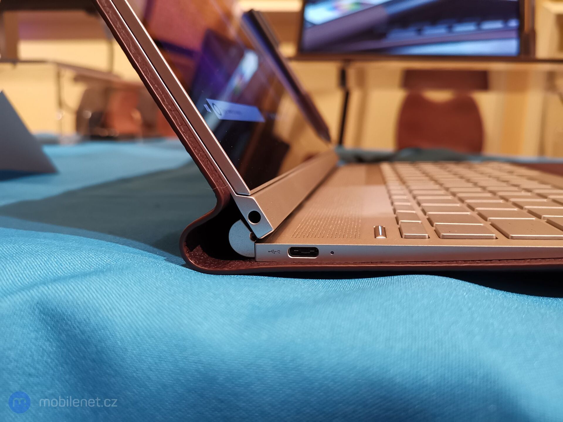 HP Spectre Folio 13