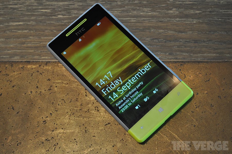 HTC 8S