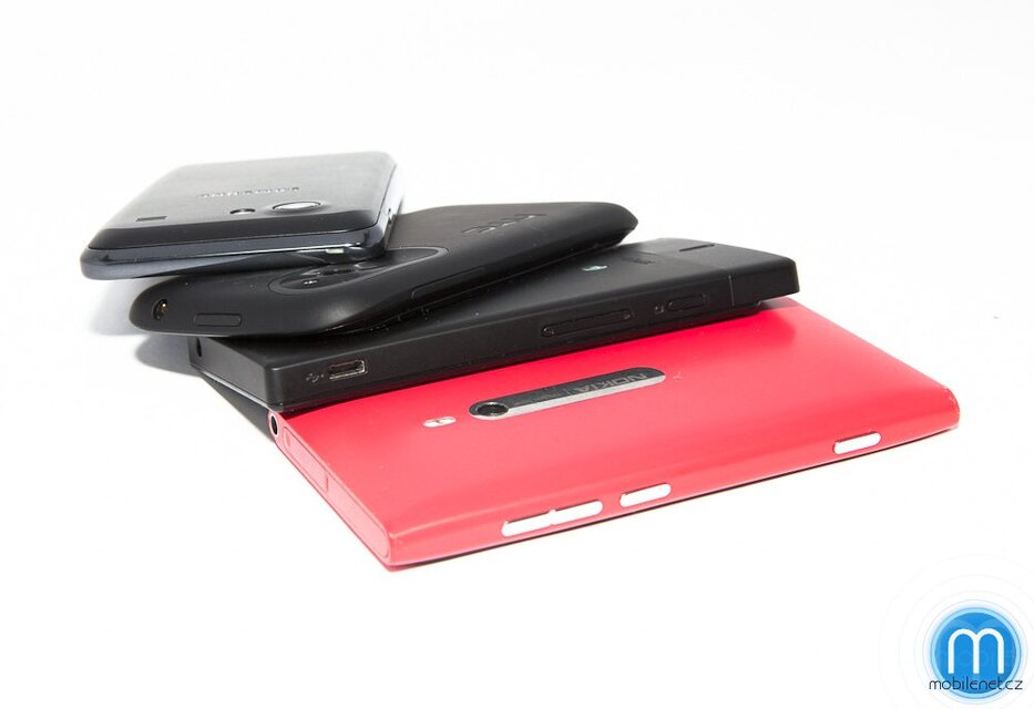 HTC Desire X vs. Sony Xperia sola vs. Nokia Lumia 800 vs. Samsung Galaxy S Advance