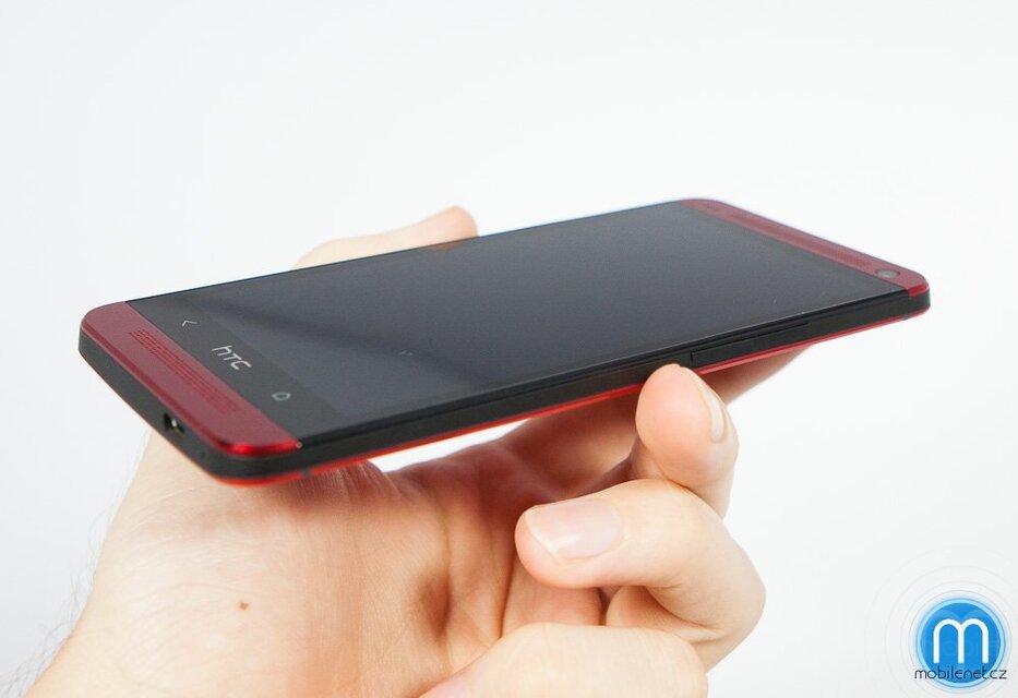 HTC One (červená)