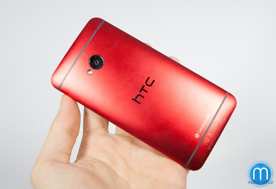HTC One (červená)