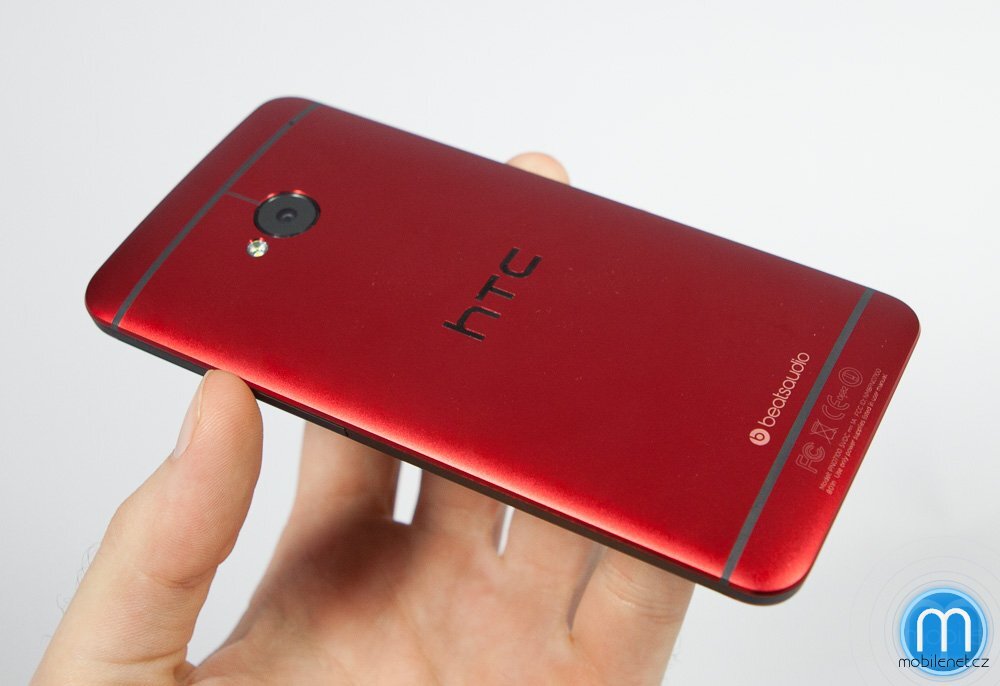 HTC One (červená)