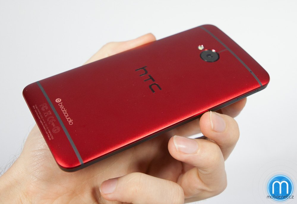 HTC One (červená)