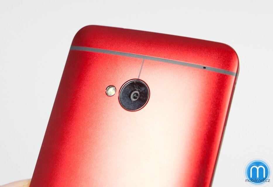 HTC One (červená)