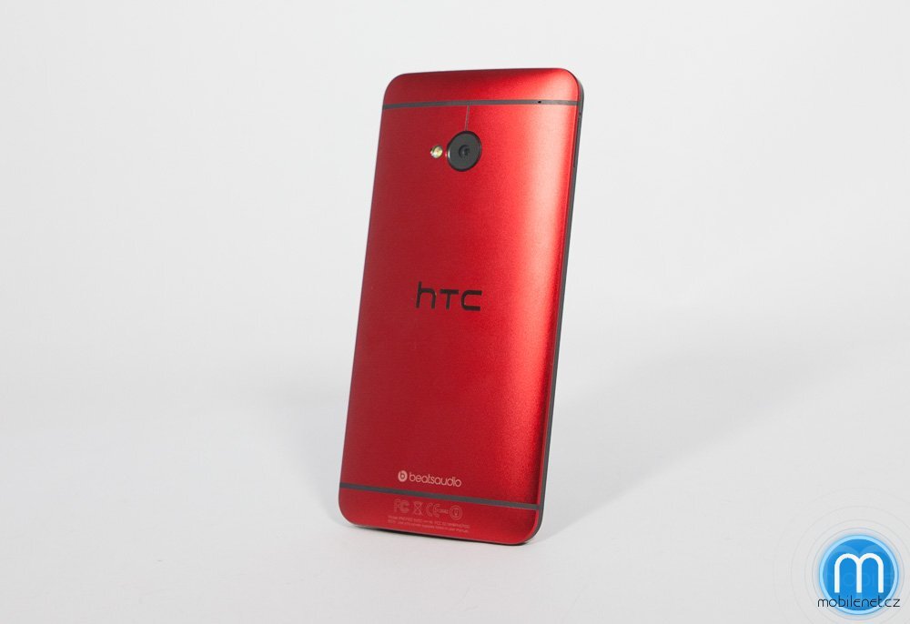 HTC One (červená)