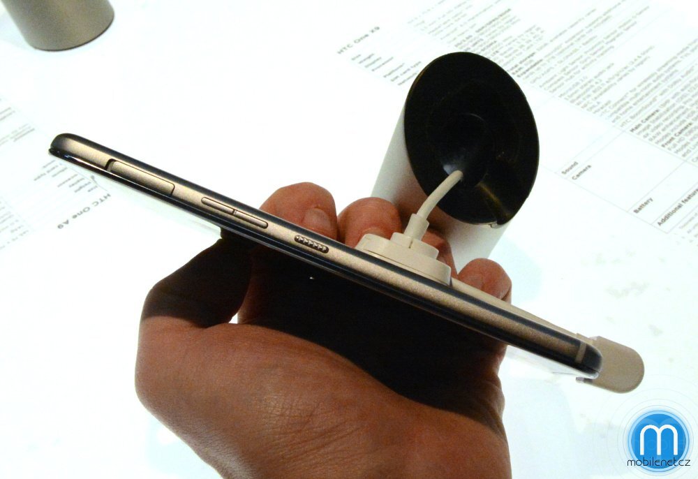 HTC One X9