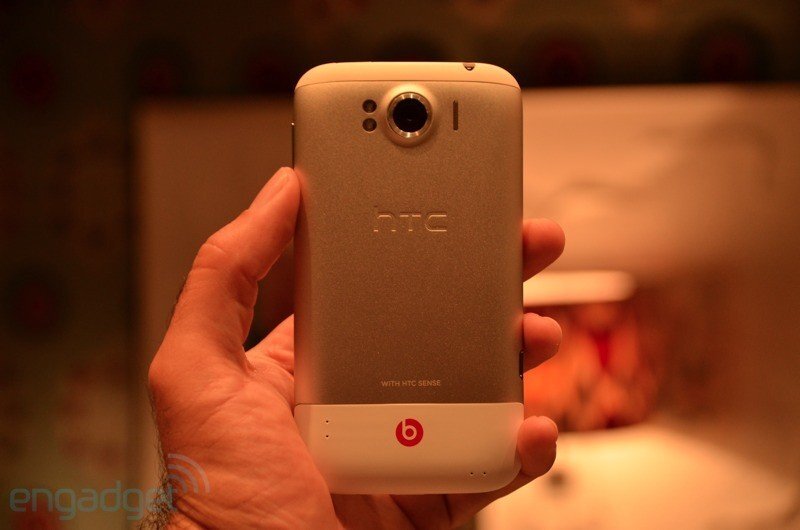 HTC Sensation XL - první živé fotografie