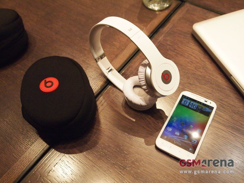 HTC Sensation XL - první živé fotografie