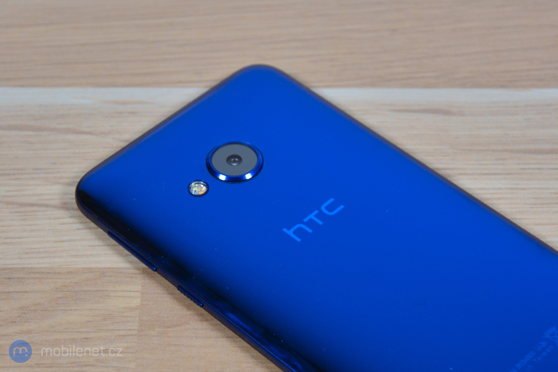 HTC U Play