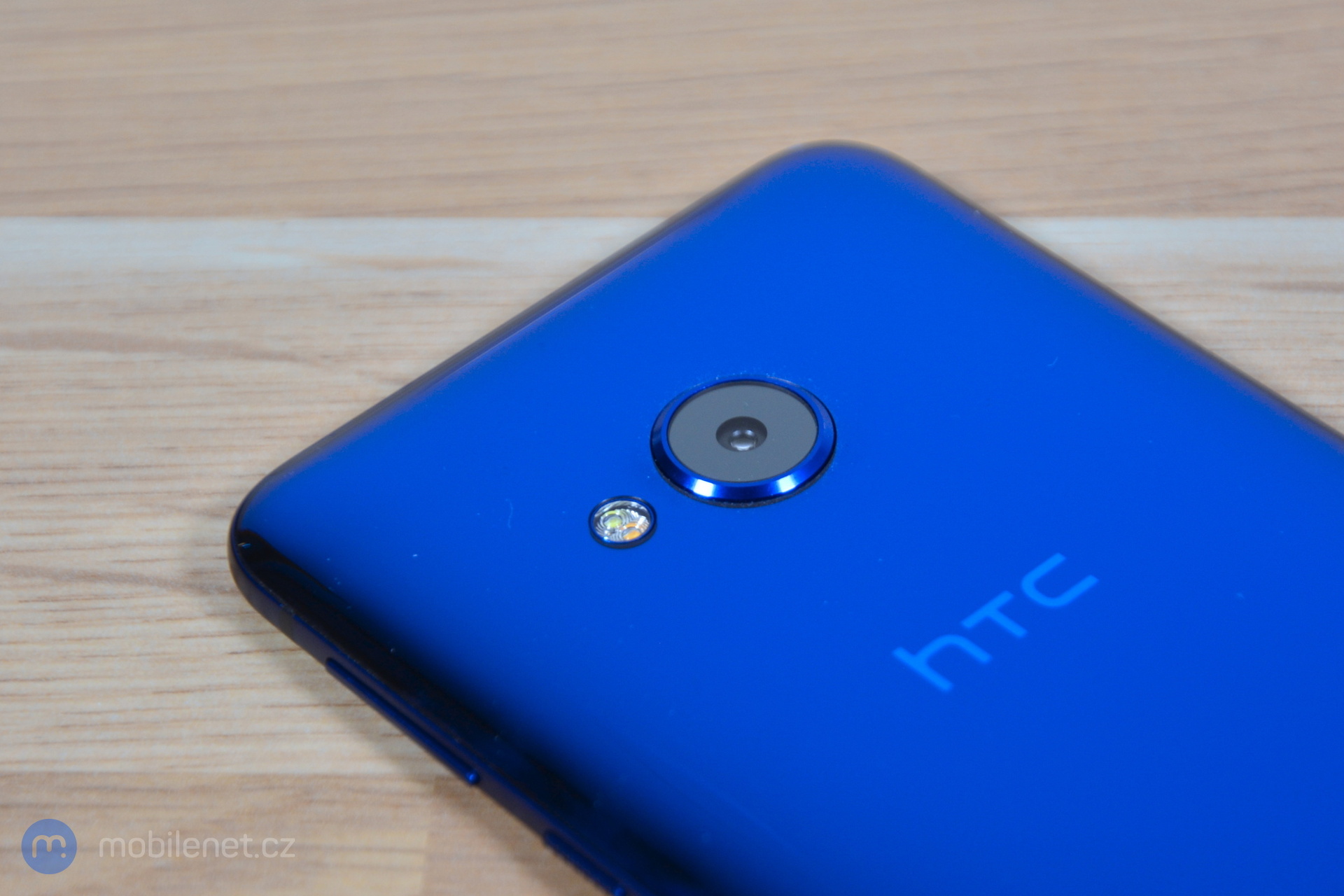HTC U Play