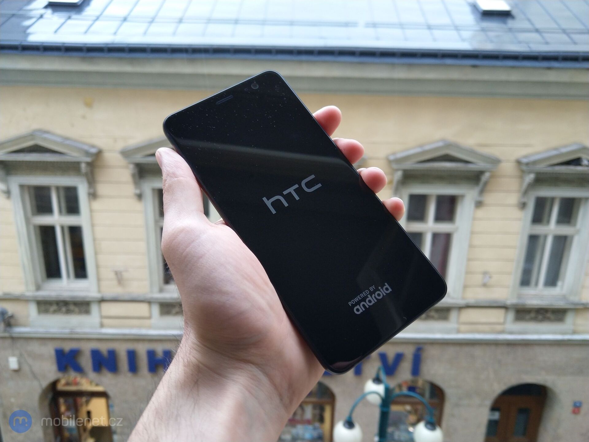 HTC U11+
