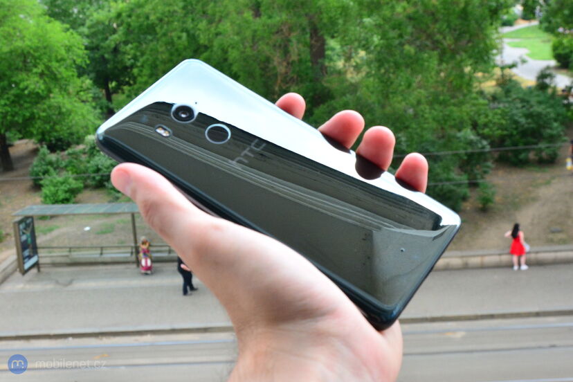 HTC U11+