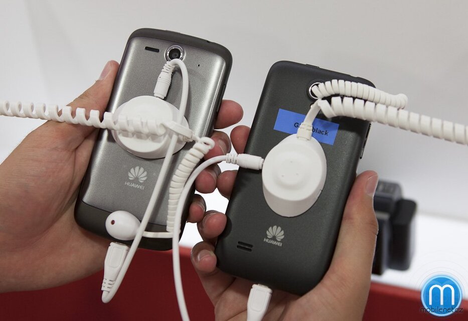 Huawei Ascend G 330 vs. G300