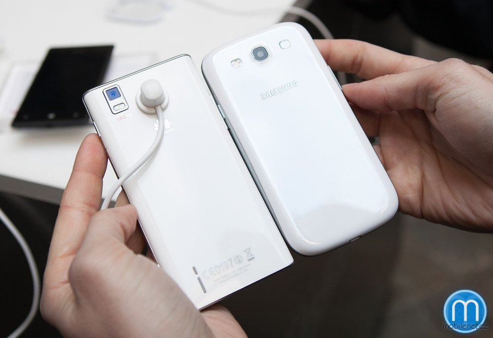 Huawei Ascend P2 a Samsung Galaxy S III