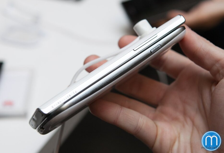 Huawei Ascend P2 a Samsung Galaxy S III