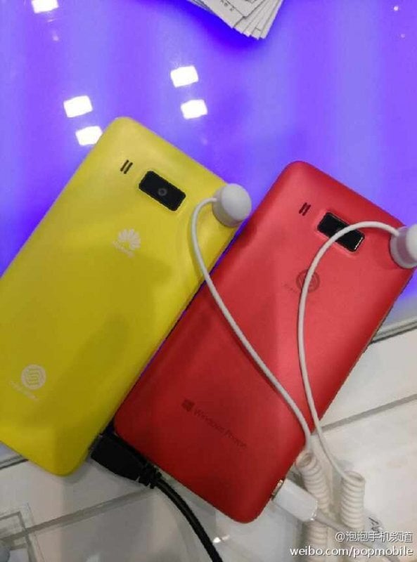 Huawei Ascend W2 ve žluté a červené variantě